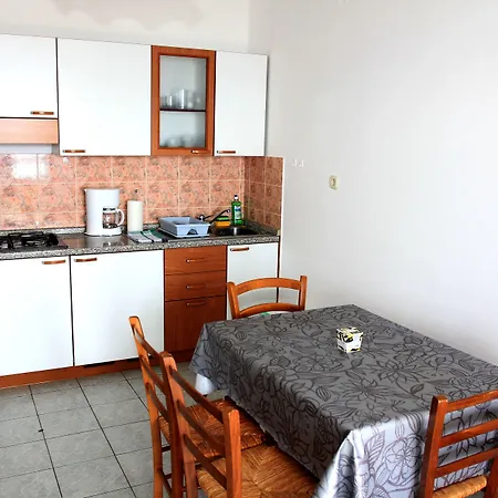 Apartment Mak *