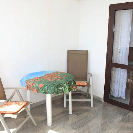 Apartment Mak *